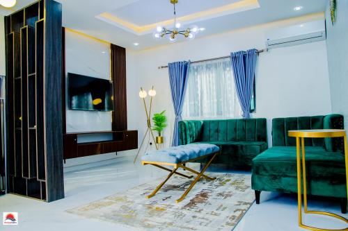 380royal_suites_sitting_room