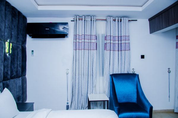 Luxury Deluxe Suite - Image 4