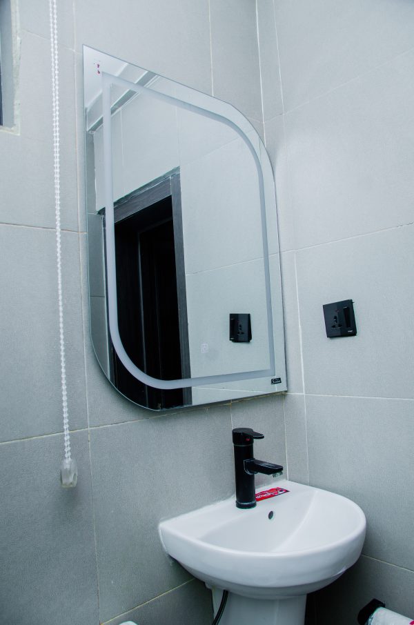 Luxury Deluxe Suite - Image 8